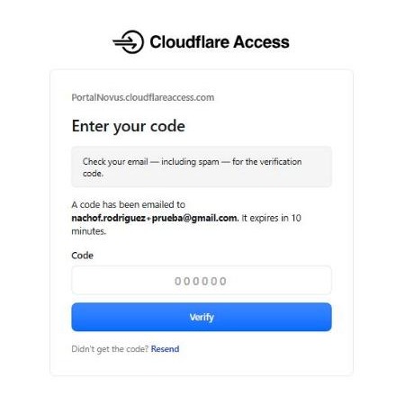 Puerta de Cloudflare Access: campo Enter your code y botón Verify